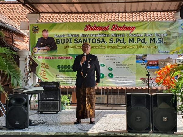 Launching School Branding SMA 8
