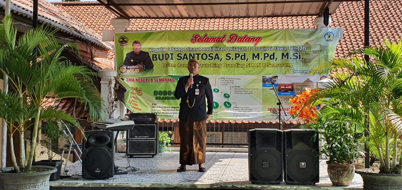 Launching School Branding SMA 8