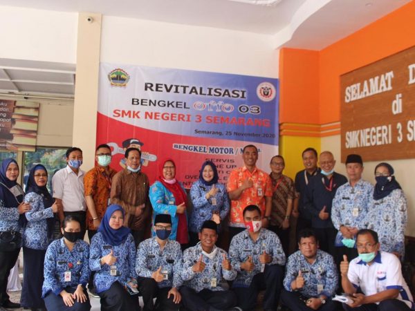 SMKN 3 Semarang Launching Bengkel OTTO 03