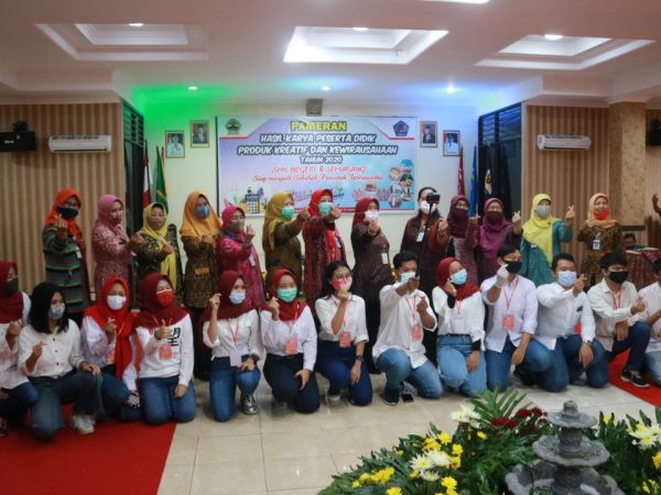 Pameran Hasil Karya Siswa SMKN 6 Semarang Pameran Hasil Karya Siswa SMKN 6 Semarang