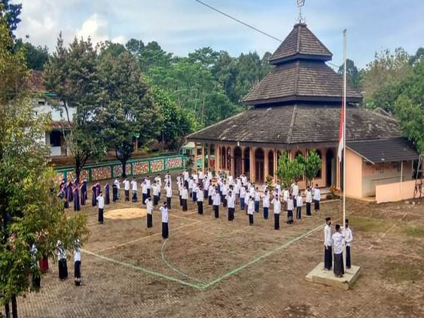 SMA AL USWAH SEMARANG, Sekolah Berbasis Al Qur’an