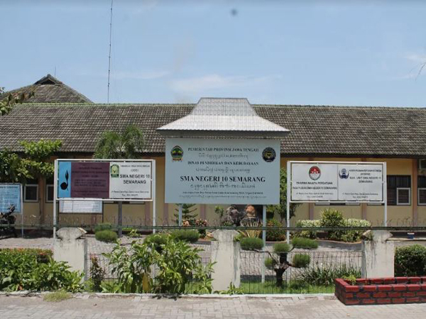 SMAN 10 Semarang, Sekolah Berdikari