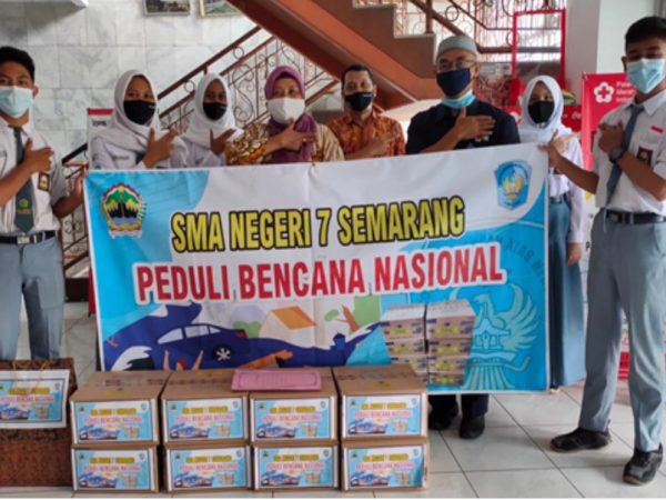 SMAN 7 Semarang: Semangat Berdonasi di Era Pandemi
