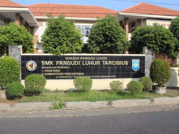 SMK PANGUDI LUHUR TARCISIUS, Tangguh, Unggul, Berbudaya. SMK PANGUDI LUHUR TARCISIUS, Tangguh, Unggul, Berbudaya.