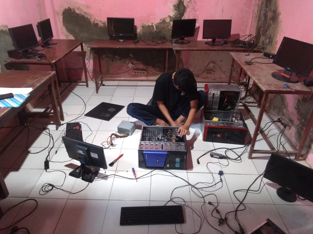 SMKN 1 Tuntang Bangun Lab Kom Sekolah Mitra