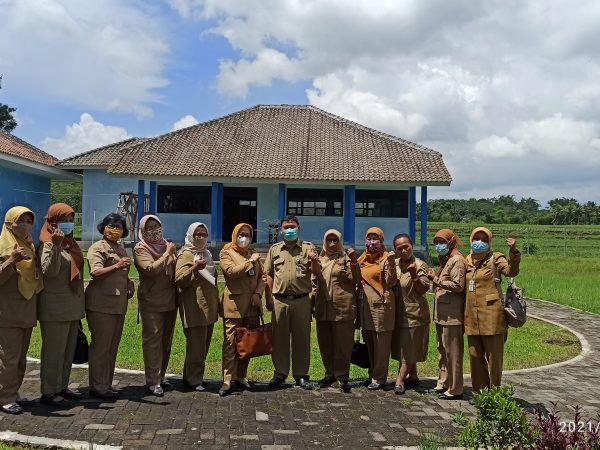 Rombongan Pengawas Kota Semarang Belajar Praktik Baik di SMKN 1 Tuntang Rombongan Pengawas Kota Semarang Belajar Praktik Baik di SMKN 1 Tuntang