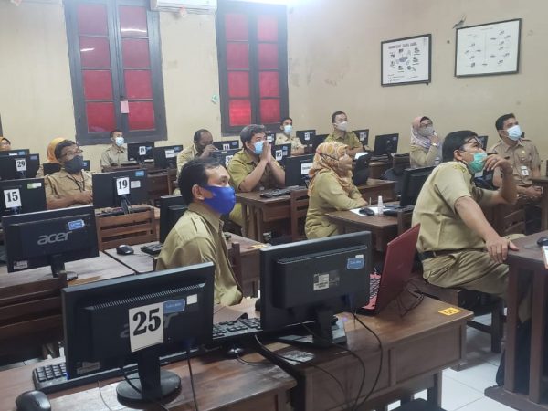 Pelatihan Pemanfaatan Microsoft Office 365 Bagi Guru SMKN 5 Semarang Pelatihan Pemanfaatan Microsoft Office 365 Bagi Guru SMKN 5 Semarang