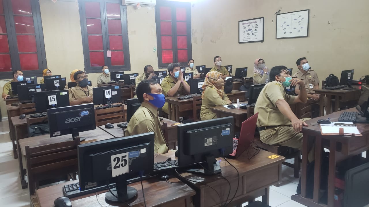 Pelatihan Pemanfaatan Microsoft Office 365 Bagi Guru SMKN 5 Semarang