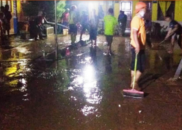 Siswa SMKN 1 Jambu Bantu Warga Terdampak Banjir Bandang