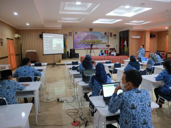Pastikan Kesiapan GTT Hadapi Tes PPPK, SMKN 6 Semarang Adakan Pendampingan