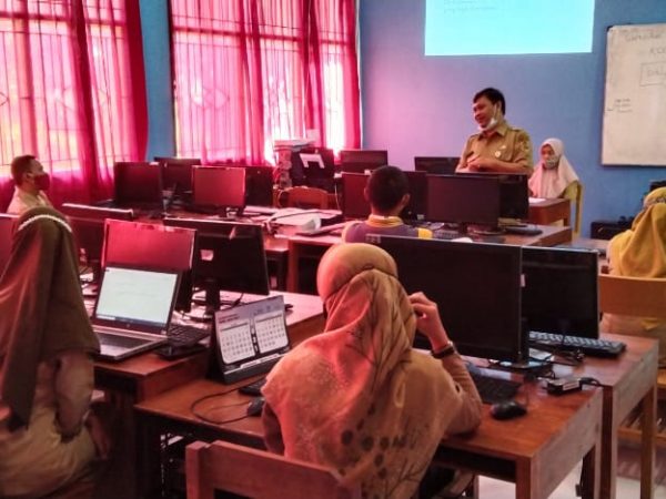 Pelatihan Menulis Guru SMP Pelatihan Menulis Guru SMP