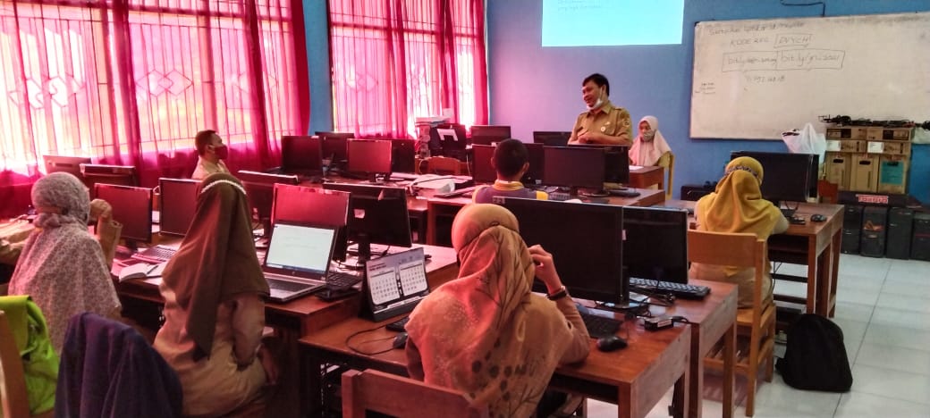 Pelatihan Menulis Guru SMP Pelatihan Menulis Guru SMP