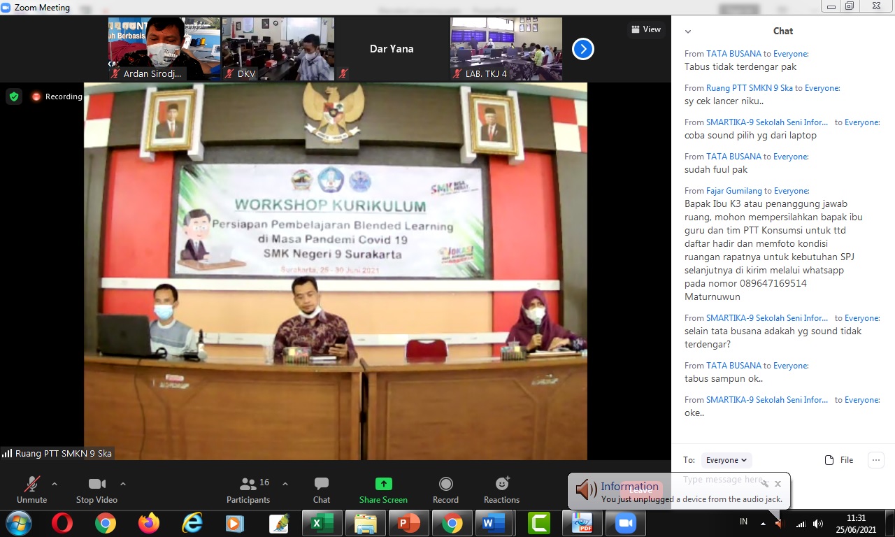 SMKN 1 Tuntang Berbagi Implementasi Blended Learning dengan SMKN 9 Surakarta SMKN 1 Tuntang Berbagi Implementasi Blended Learning dengan SMKN 9 Surakarta
