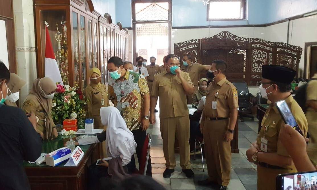 Walikota Semarang Kunjungi Vaksinasi Siswa di SMA 3 Semarang