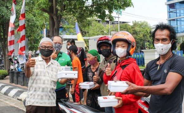 Aksi Berbagi 1000 Nasi Kotak SMKN 3 Semarang