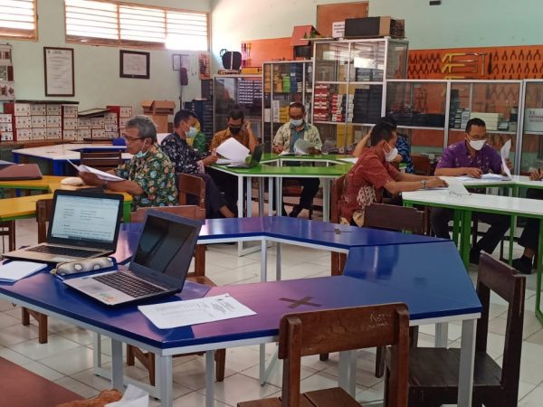 Guru SMKN 4 SEMARANG “Ukir Prestasi Tiada Henti”  Pantang Menyerah di Era Pandemi  Kegiatan   Analisis Capaian Pembelajaran