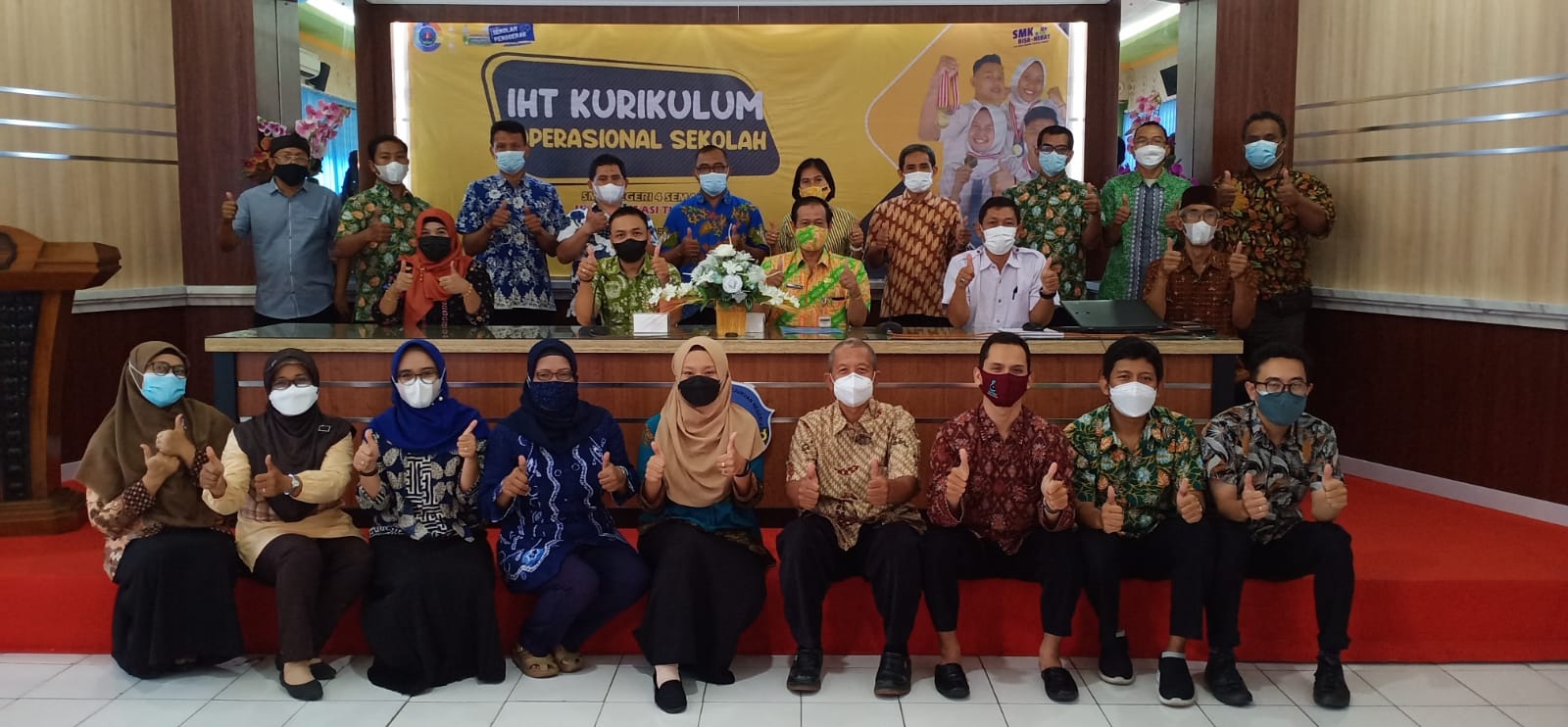 SMKN 4 Semarang Sukseskan Pembelajaran Paradigma Baru (PPB) sebagai SMK Pusat Keunggulan SMKN 4 Semarang Sukseskan Pembelajaran Paradigma Baru (PPB) sebagai SMK Pusat Keunggulan