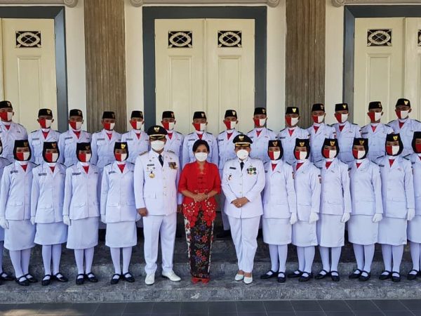2 Siswa SMKN 4 Semarang”Ukir Prestasi Tiada Henti” Bangga sebagai Paskibraka Kota Semarang 2021