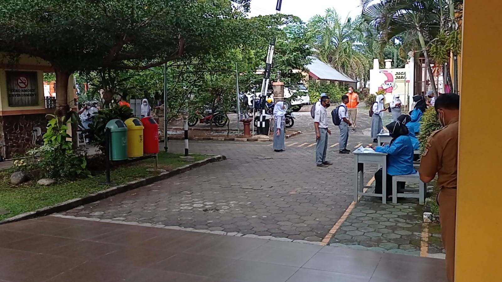 Hari Pertama PTM Terbatas SMKN H Moenadi Berjalan Lancar Hari Pertama PTM Terbatas SMKN H Moenadi Berjalan Lancar