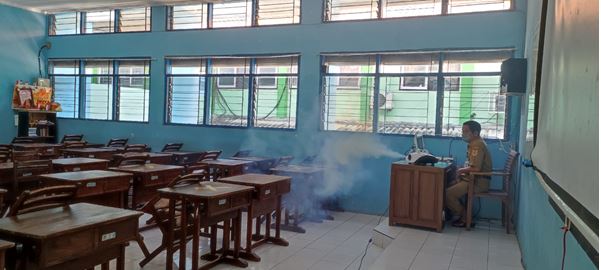 Siswa Pulang, Guru Moging