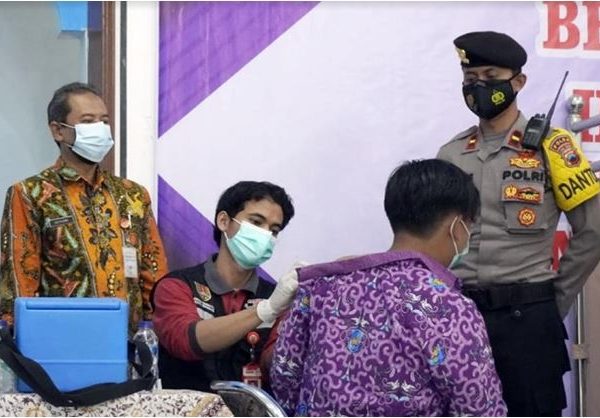 1080 Murid SMAN 7 Semarang Divaksin