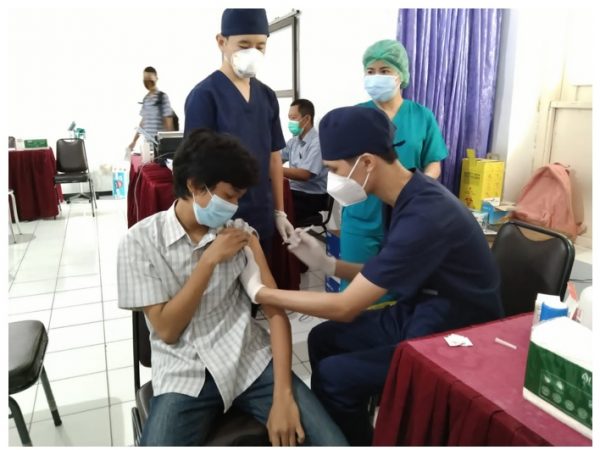 Vaksin Dosis I Untuk Siswa Siswi SMKN 5 Semarang