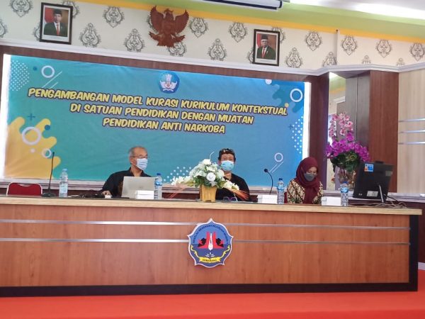 Pendampingan Kurasi Kurikulum Muatan Pendidikan Anti Narkoba di SMKN 4 Semarang  “Ukir Prestasi Tiada  Henti”