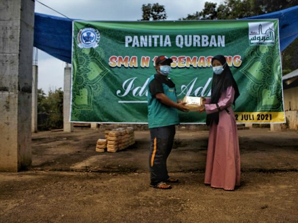 SMAN 12 Semarang Qurban di Tengah Pandemi Covid-19 SMAN 12 Semarang Qurban di Tengah Pandemi Covid-19