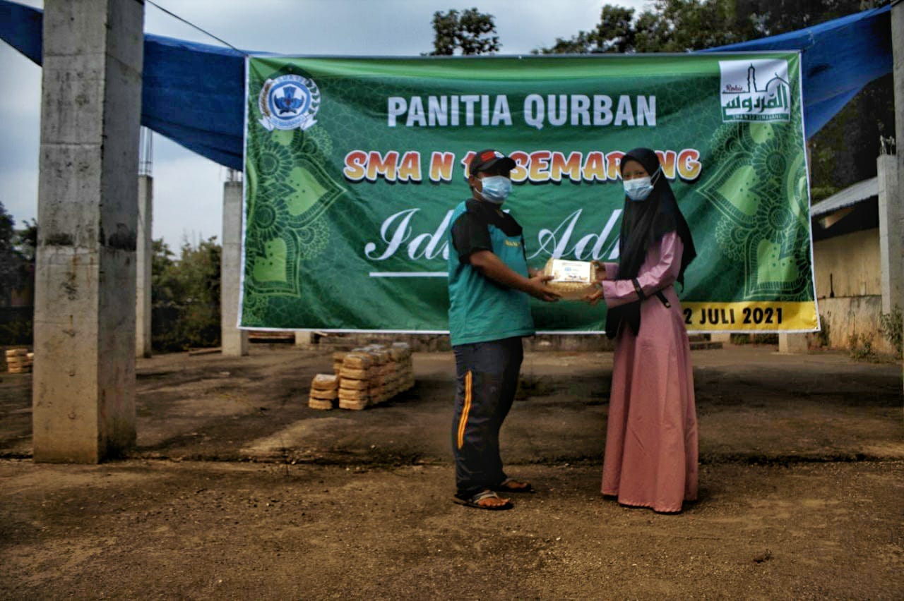 SMAN 12 Semarang Qurban di Tengah Pandemi Covid-19