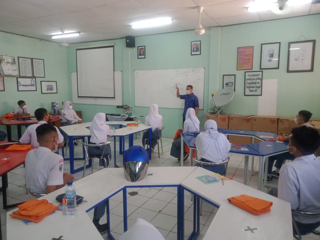 PTM Terbatas Aman dan Terkendali PTM Terbatas Aman dan Terkendali