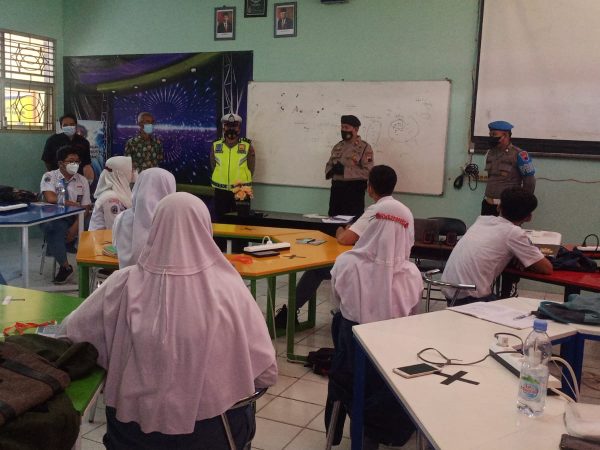 POLDA JATENG, DITSAMAPTA PANTAU PROKES PTM SMKN 4 SEMARANG