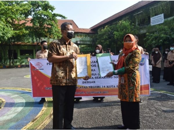Gandeng SMA Negeri 14 Semarang, PT Pos Indonesia launching pospay