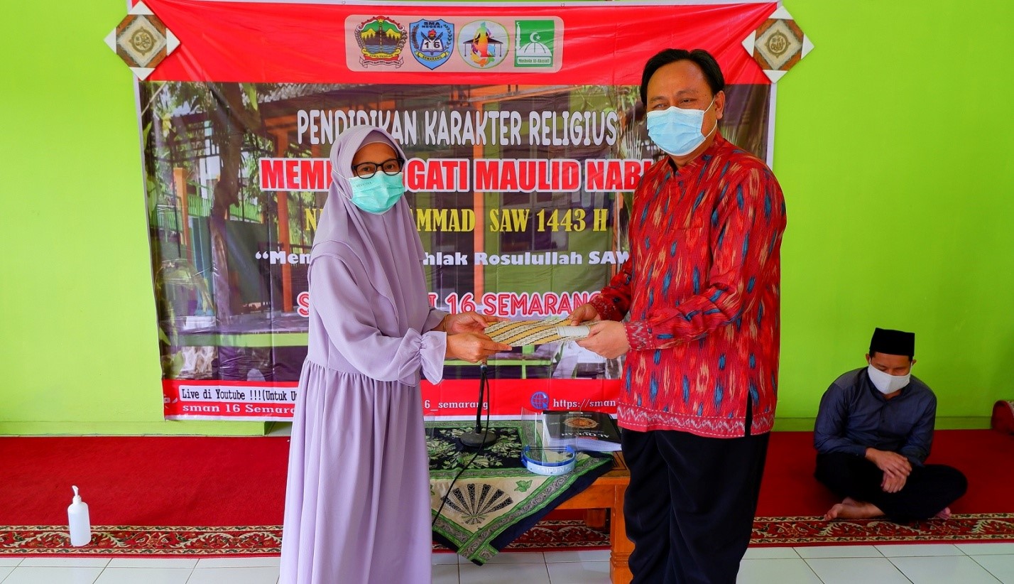 Terapkan Prokes Ketat SMA Negeri 16 Semarang Mengandeng Komunitas Sahabat Mata Semarang dalam Kegiatan Jeda Semester Terapkan Prokes Ketat SMA Negeri 16 Semarang Mengandeng Komunitas Sahabat Mata Semarang dalam Kegiatan Jeda Semester