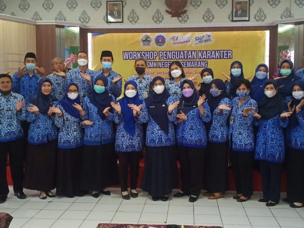 Temukan Jati Diri sebagai Guru di Workshop Penguatan Karakter Guru SMKN 4 Semarang Temukan Jati Diri sebagai Guru di Workshop Penguatan Karakter Guru SMKN 4 Semarang