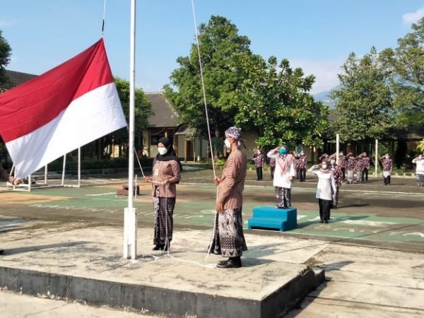 SMAN 1 Bergas Apresiasi Guru Berprestasi di Hari Guru Nasional SMAN 1 Bergas Apresiasi Guru Berprestasi di Hari Guru Nasional