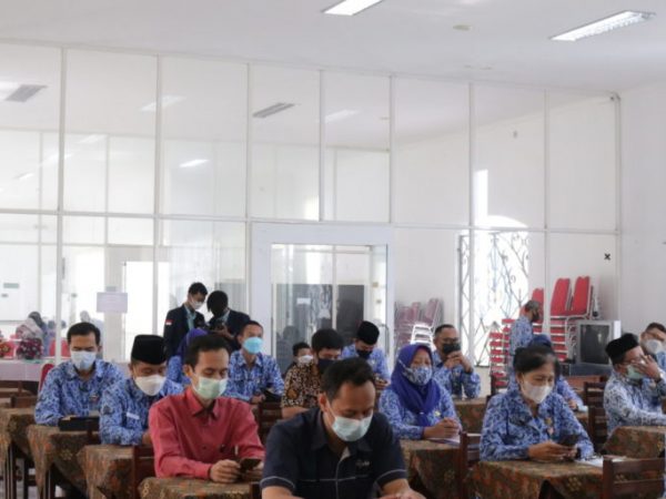 Penilaian Prestasi Kerja Kepala Sekolah Dinas Pendidikan Provinsi Jawa Tengah di SMK Negeri 11 Semarang