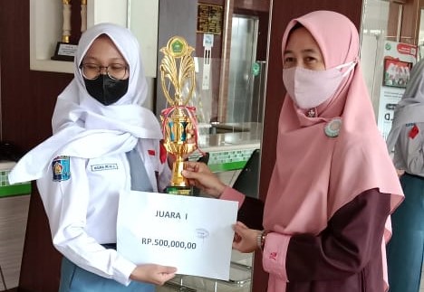 Ikuti MAPSI 2021, SMAN 4 Semarang Juarai Cabang Lomba Poster