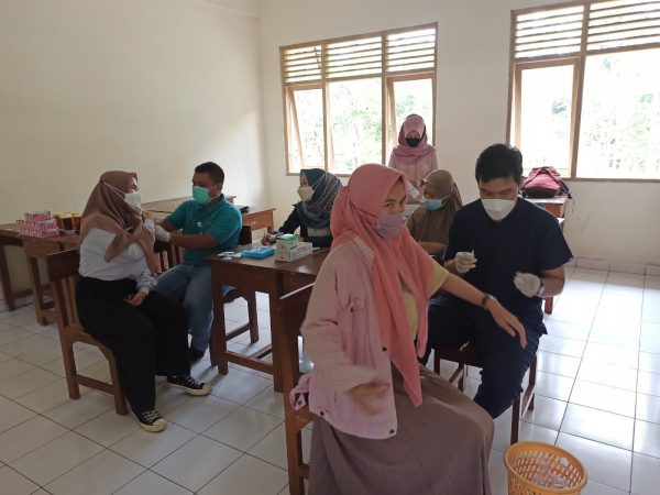 SMK Nusapersada Sukses Vaksin Untuk Mengoptimalkan PTM Terbatas
