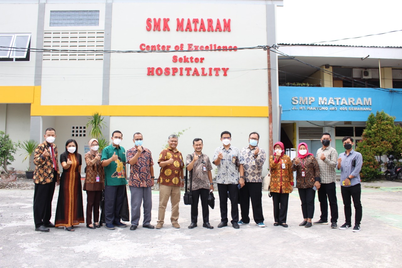 Kunjungan Kantor Staf Presiden, Direktorat SMK dan Mitrasdudi ke SMK Mataram Semarang Kunjungan Kantor Staf Presiden, Direktorat SMK dan Mitrasdudi ke SMK Mataram Semarang