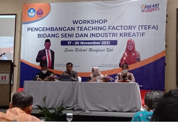 Kompetensi Keahlian Desain Kreatif Kayu dan Rotan SMK Marsudirini St.Fransiskus Semarang Kompetensi Keahlian Desain Kreatif Kayu dan Rotan SMK Marsudirini St.Fransiskus Semarang