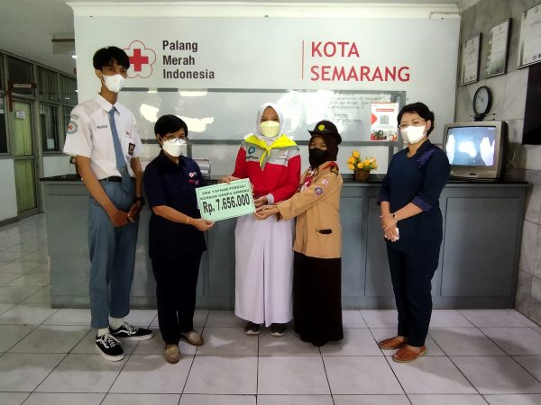 SMK Yayasan Pharmasi Galang Donasi Kemanusiaan Untuk Korban Bencana Semeru