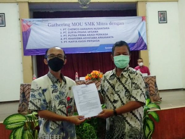 SMK IPT Karangpanas Teken MOU dengan PT Chemco Harapan Nusantara SMK IPT Karangpanas Teken MOU dengan PT Chemco Harapan Nusantara