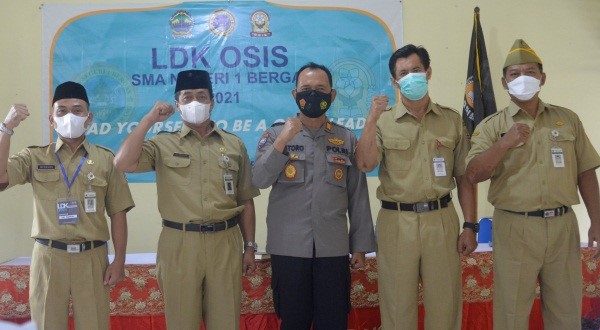 Latihan Dasar Kepemimpinan OSIS SMAN 1 Bergas  Masa Bakti 2021/2022