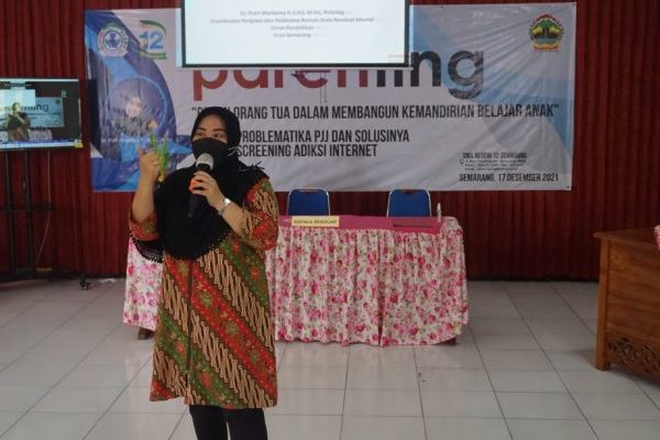 SMART PARENTING SMAN 12 Semarang