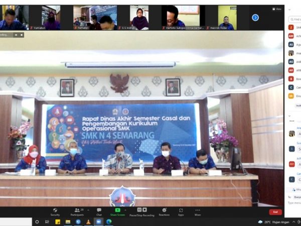 Pengembangan Kurikulum Operasional Sekolah dalam IHT Kurikulum SMKN 4 Semarang
