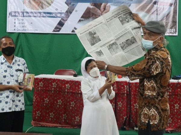 Pelatihan Jurnalistik di SMK Marsudirini St.Fransiskus Semarang Pelatihan Jurnalistik di SMK Marsudirini St.Fransiskus Semarang