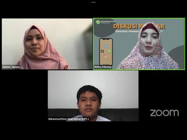 Disiplin Dalam Penggunaan Gadget, SMA SMAHA Adakan Diskusi Pelajar Disiplin Dalam Penggunaan Gadget, SMA SMAHA Adakan Diskusi Pelajar