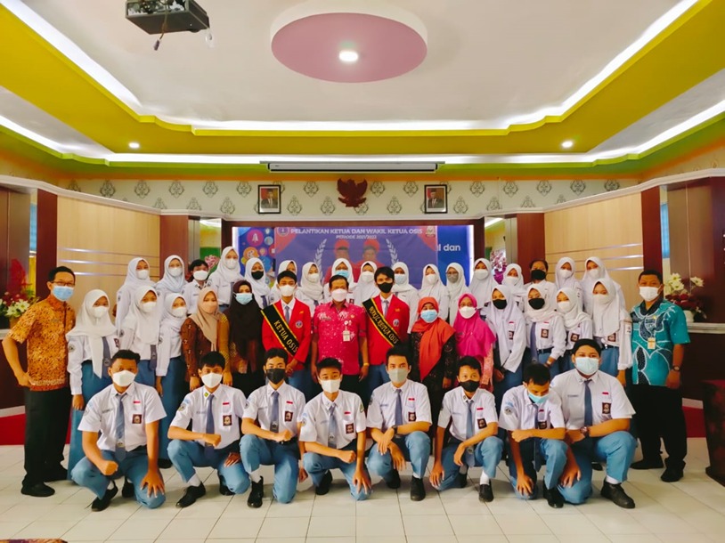 Pelantikan Pengurus OSIS SMKN 4 Semarang Pelantikan Pengurus OSIS SMKN 4 Semarang