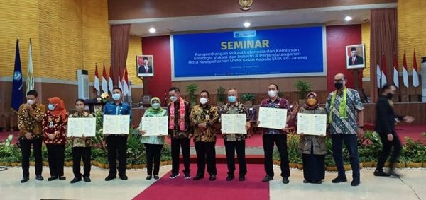 SEMINAR NASIONAL PENDIDIKAN VOKASI DAN MOU UNNES DENGAN SMK SE JATENG