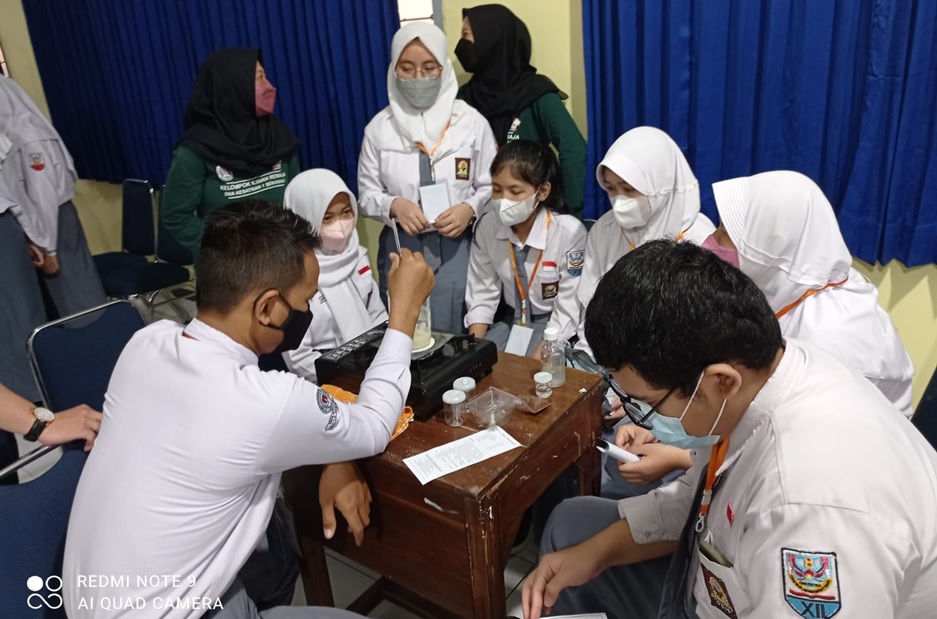 Pelatihan Keterampilan Sains Terapan Kelompok Ilmiah Remaja (KIR) SMA Kesatrian 1 Semarang 2022